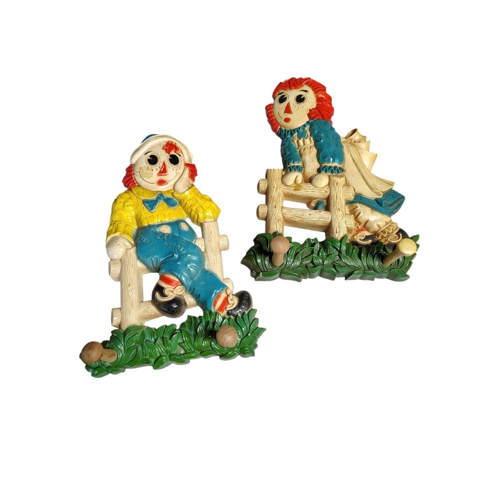 Vintage raggedy Ann & Andy set 1977 wall hooksβ